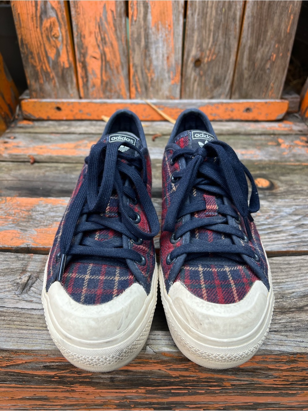 adidas Kids Navy and Red Plaid Low-Top Sneakers 38 6 1/2